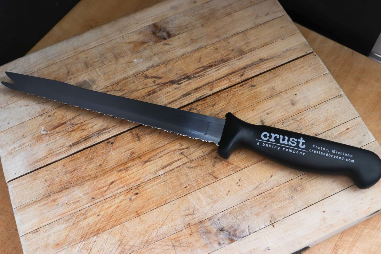 CRUST Bread Knife