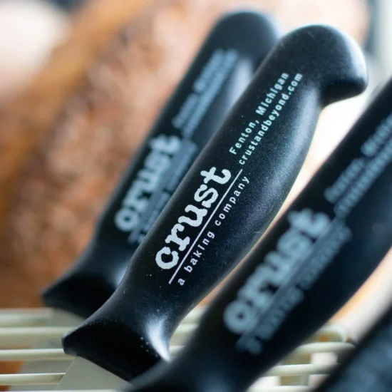 CRUST - a baking company_gear_CrustKnife_02